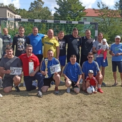 foci, barátok, labdarúgás, kispályás, HNYK, honvéd nyugdíjas klub